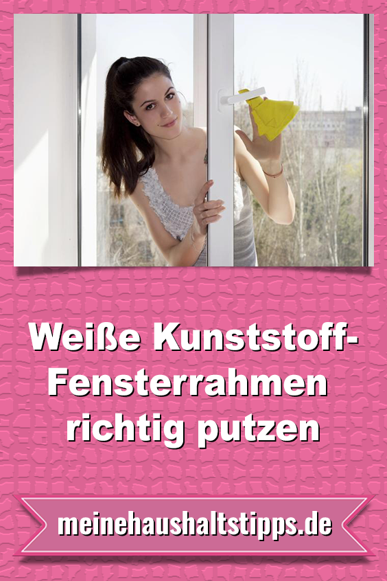 Weisse Kunststoff-Fensterrahmen putzen